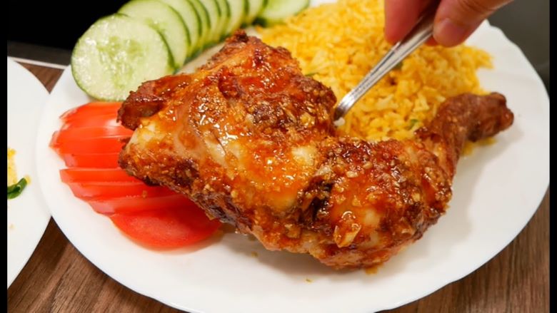 Cơm gà chiên nước mắm