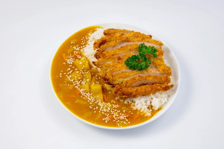 Thành phẩm cơm thịt heo chiên xù cà ri