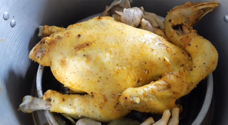 Cách làm gà hấp lá chanh