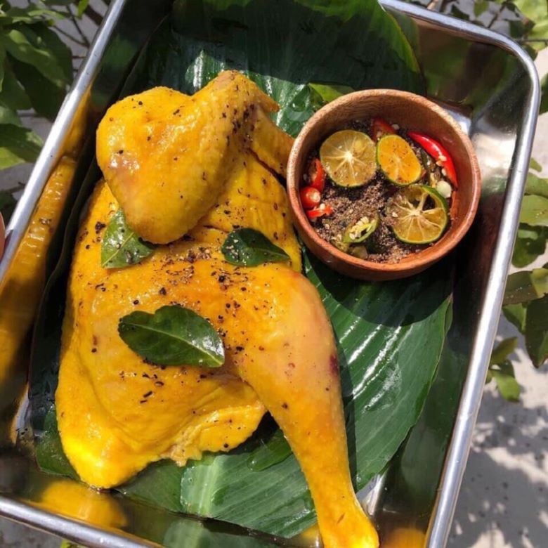 Thành phẩm gà hấp lá chanh