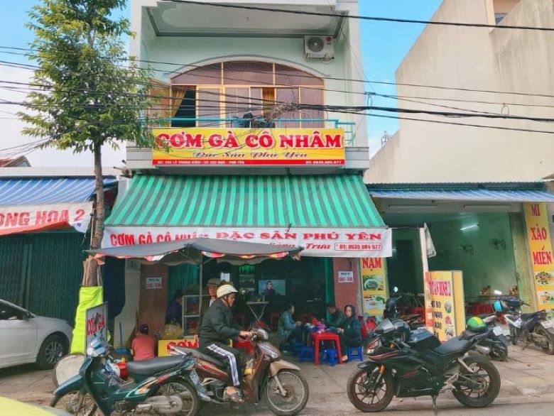 Cơm gà cô Nhâm Phú Yên