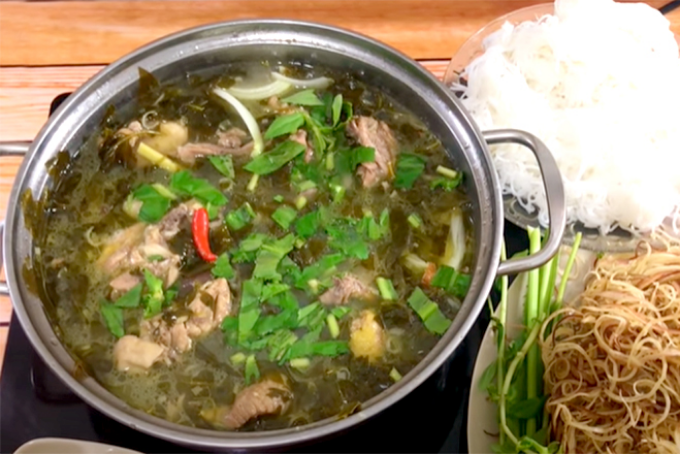 Thành phẩm lẩu gà lá giang