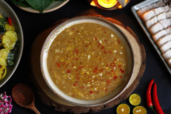 Mắm nêm là gì? Cách ăn mắm nêm ngon đúng điệu