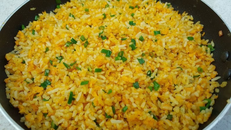 Cơm rang trứng truyền thống