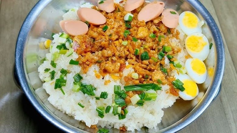 Xôi thịt bằm mặn