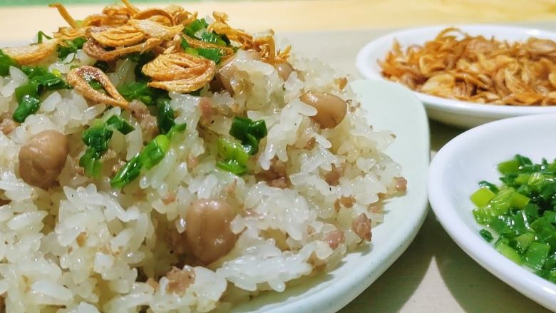 Xôi đậu phộng thịt bằm