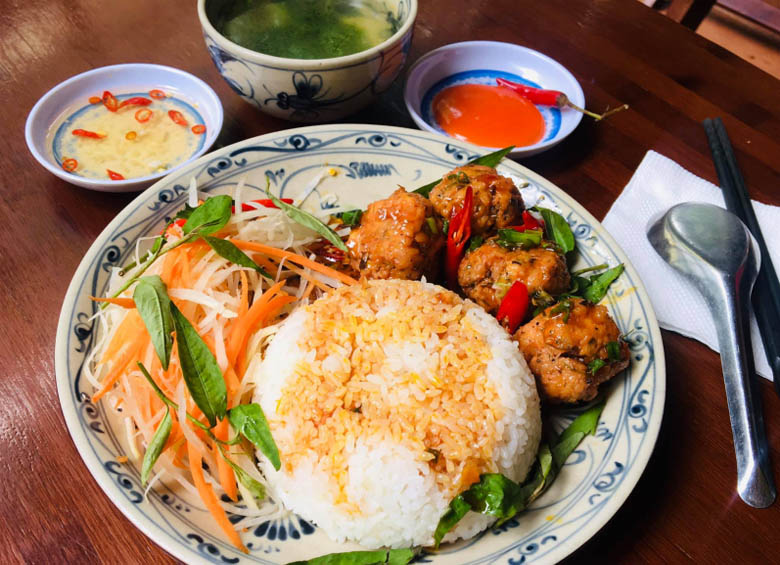 Cơm gà Khu phố 4 TP Vinh