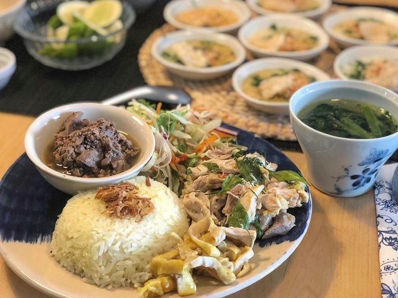 Quán cơm gà Bà Lắm Hội An