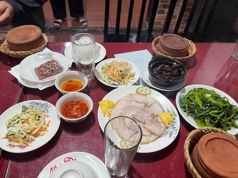 Cơm niêu Nhà Đỏ Đà Nẵng