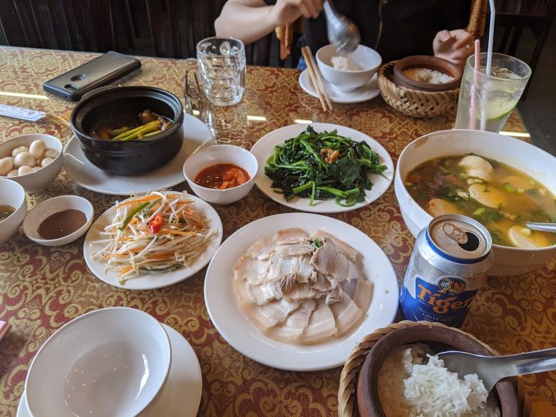 Cơm niêu Ngói Đỏ Đà Nẵng