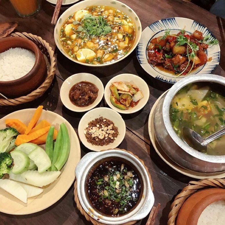 Cơm niêu Hương Việt Nha Trang