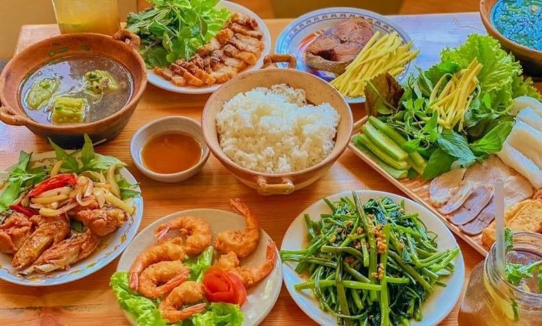 Cơm niêu Hòa Bình Nha Trang