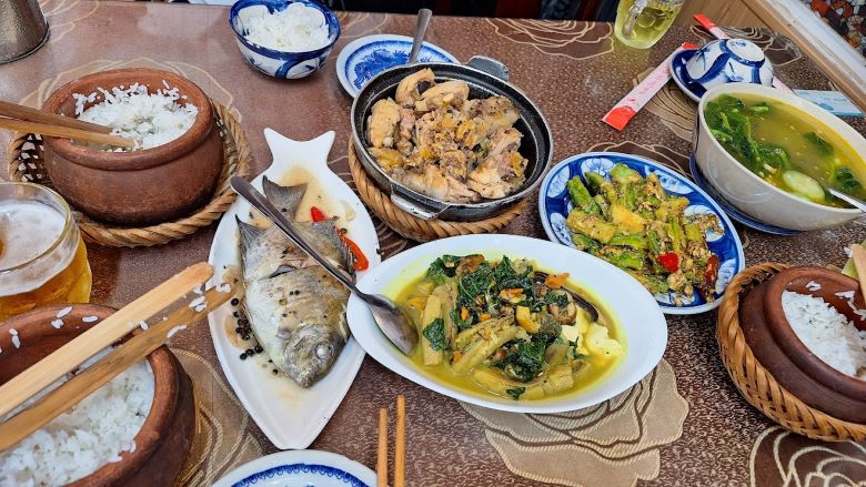 Quán cơm niêu Lửa Việt Huế