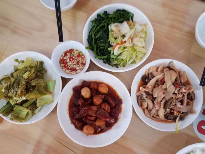 Cơm sạch Bà Liên Bãi Cháy