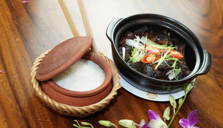 Cơm niêu Hạ Long Black Coffee