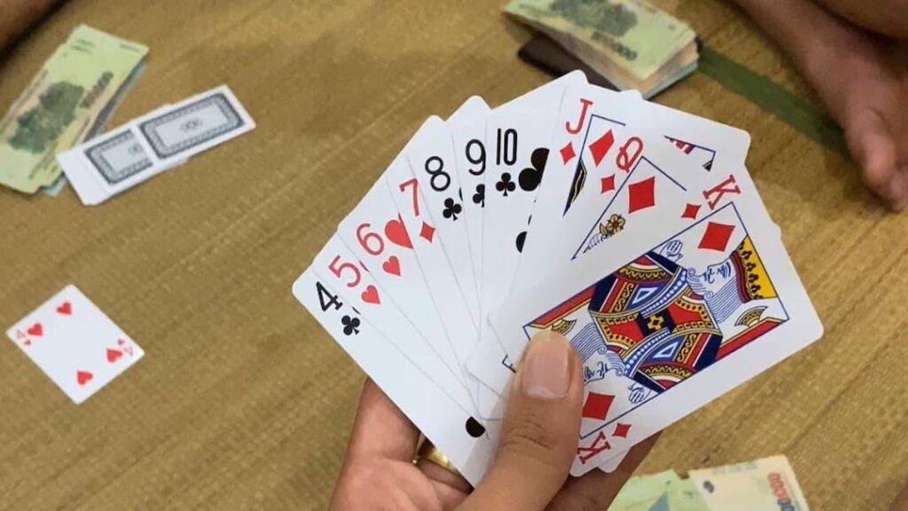 Chiến thuật xử lý bài rác hiệu quả trên bàn poker